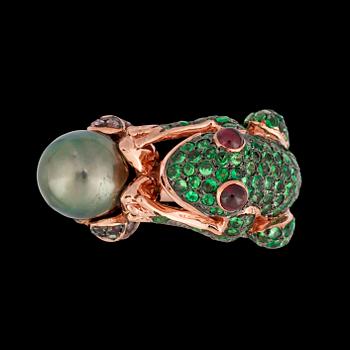 A cultured Tahiti pearl and tsavorite frog ring.