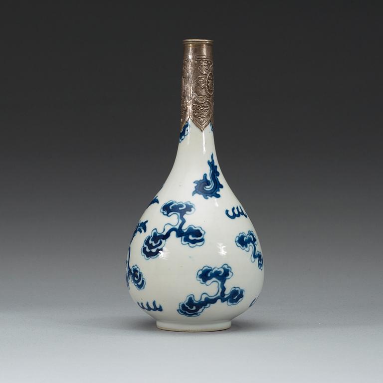 VAS, porslin. Qing dynastin.