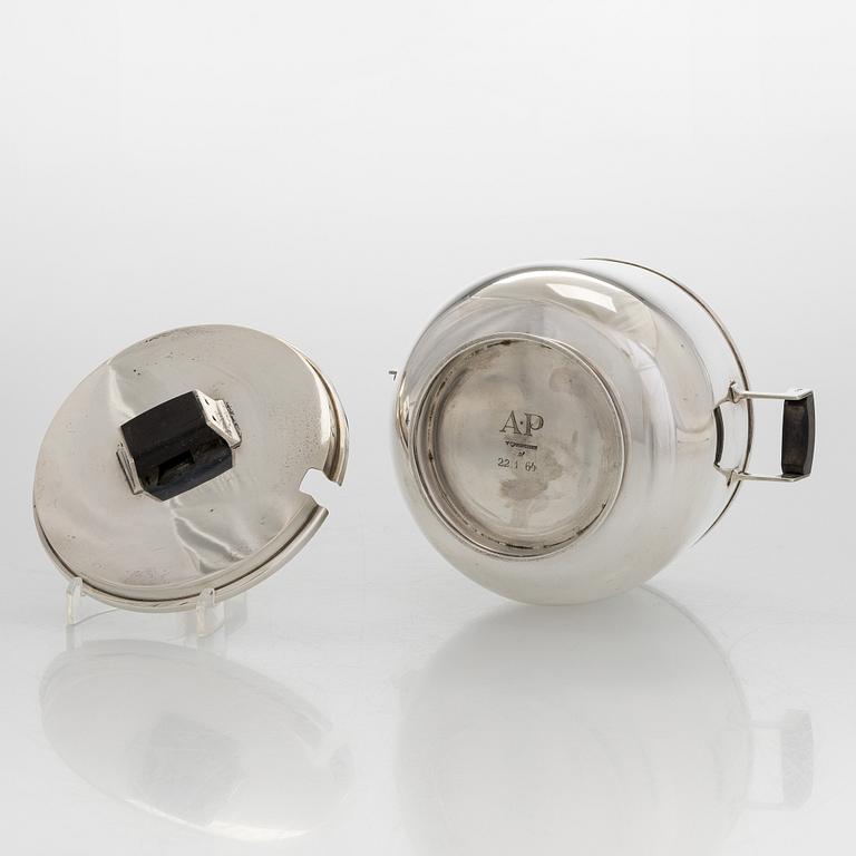 Mauno Honkanen, Sauce bowl with ladle, silver and rosewood, Tillander, Helsinki, 1958 and 1960.