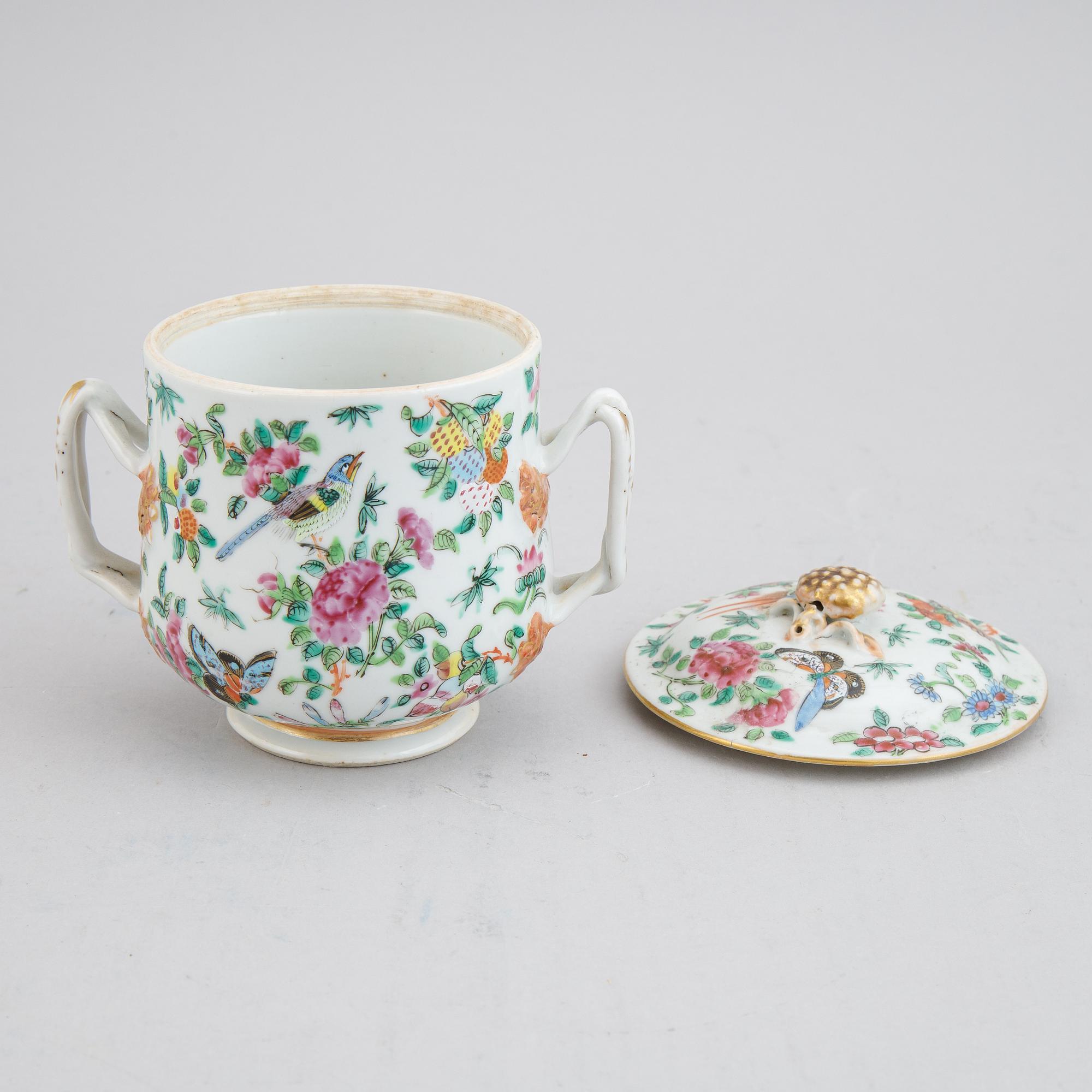 13 famille rose Canton porcelain objects, Qing dynasty, late 19th century.