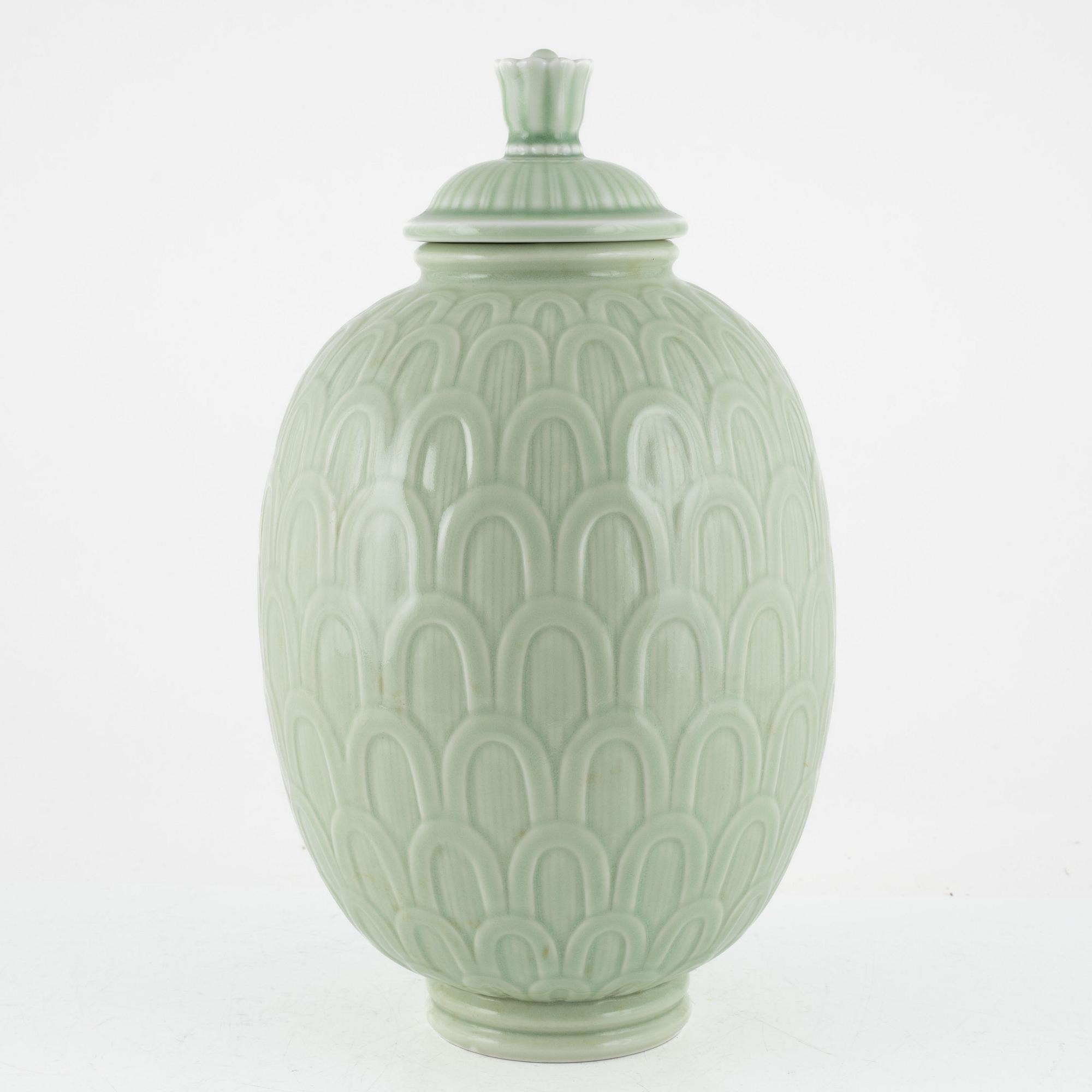 Gunnar Nylund, urna med lock, Rörstrand, 1930/40-tal.