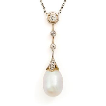 486. Collier 18K guld och silver med en pärla samt gammalslipade diamanter.