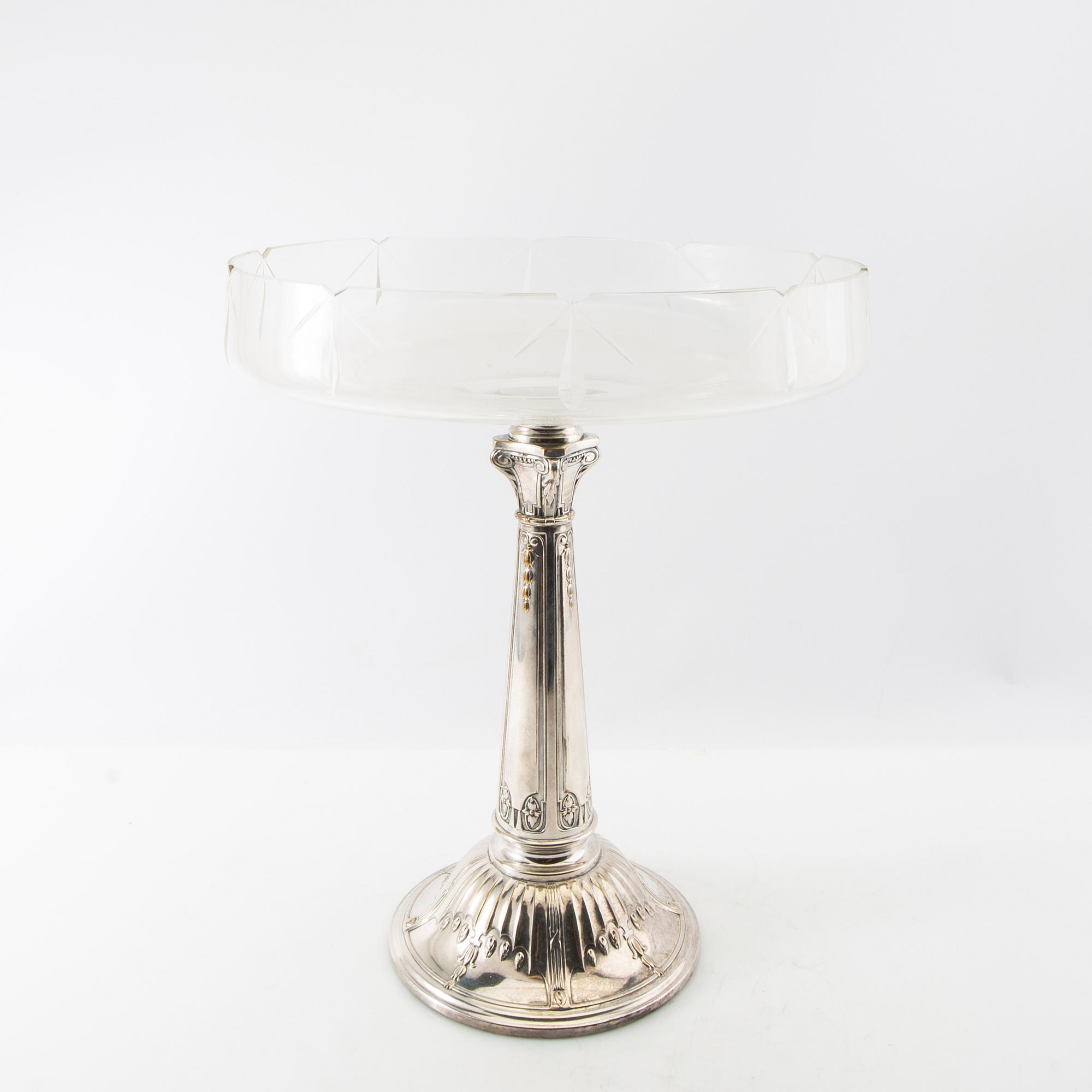 Uppsatsskål 1900-talets början nysilver och glas.