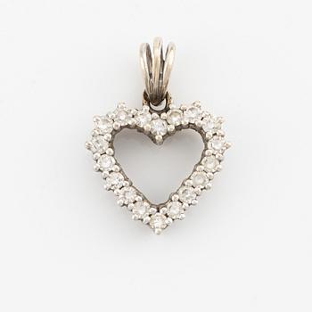 Hänge, 18K vitguld i form av hjärta med åttkantslipade diamanter.