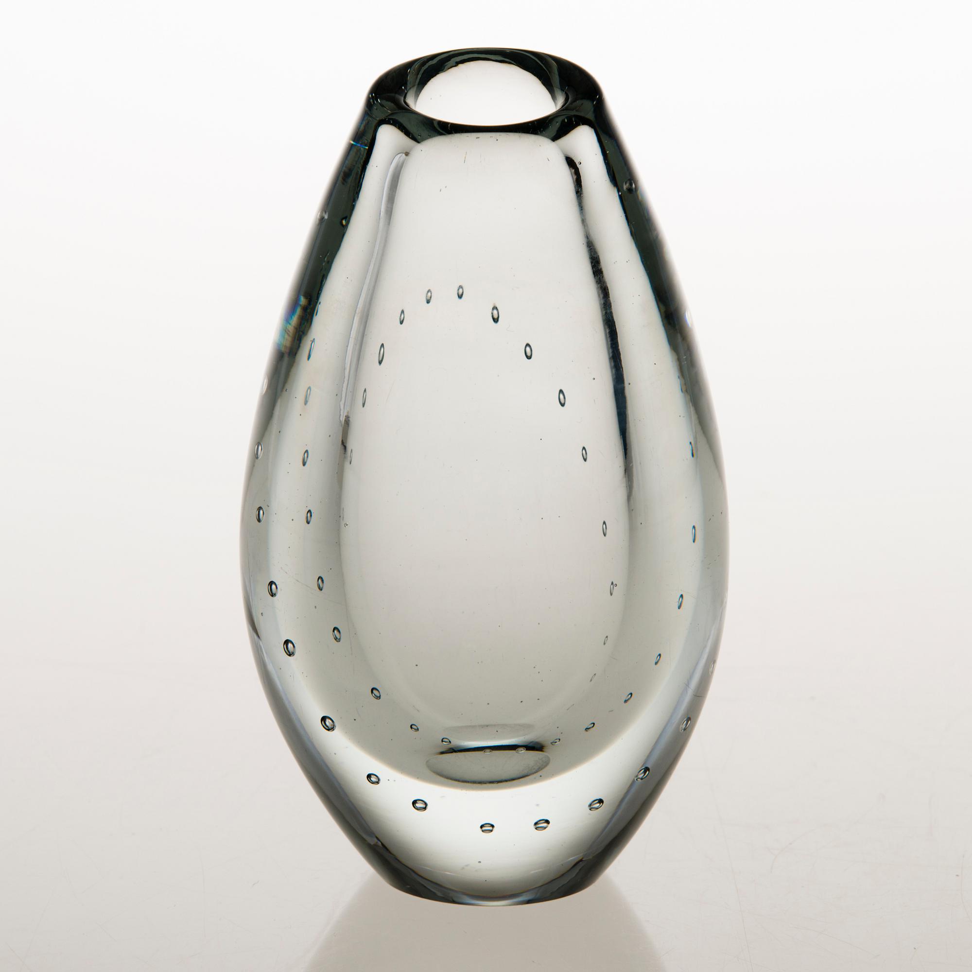 GUNNEL NYMAN, A 'String of Pearls' glass vase, signed G. Nyman, Nuutajärvi Notsjö -57.