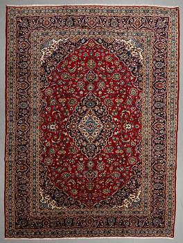 A carpet, Kashan, ca 386 x 286 cm.