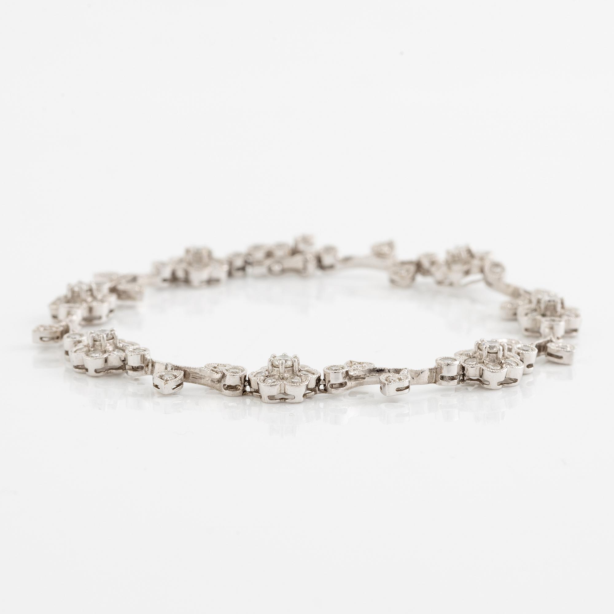 Bracelet 18K white gold with round brilliant-cut diamonds.
