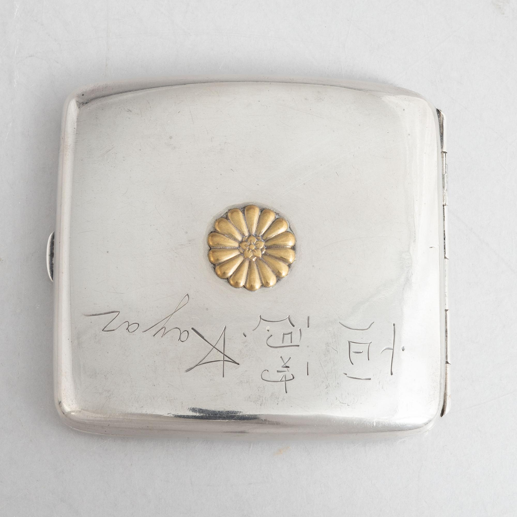 Etui, silver, Japan, 1900-talets första del. Vikt 112 gram.