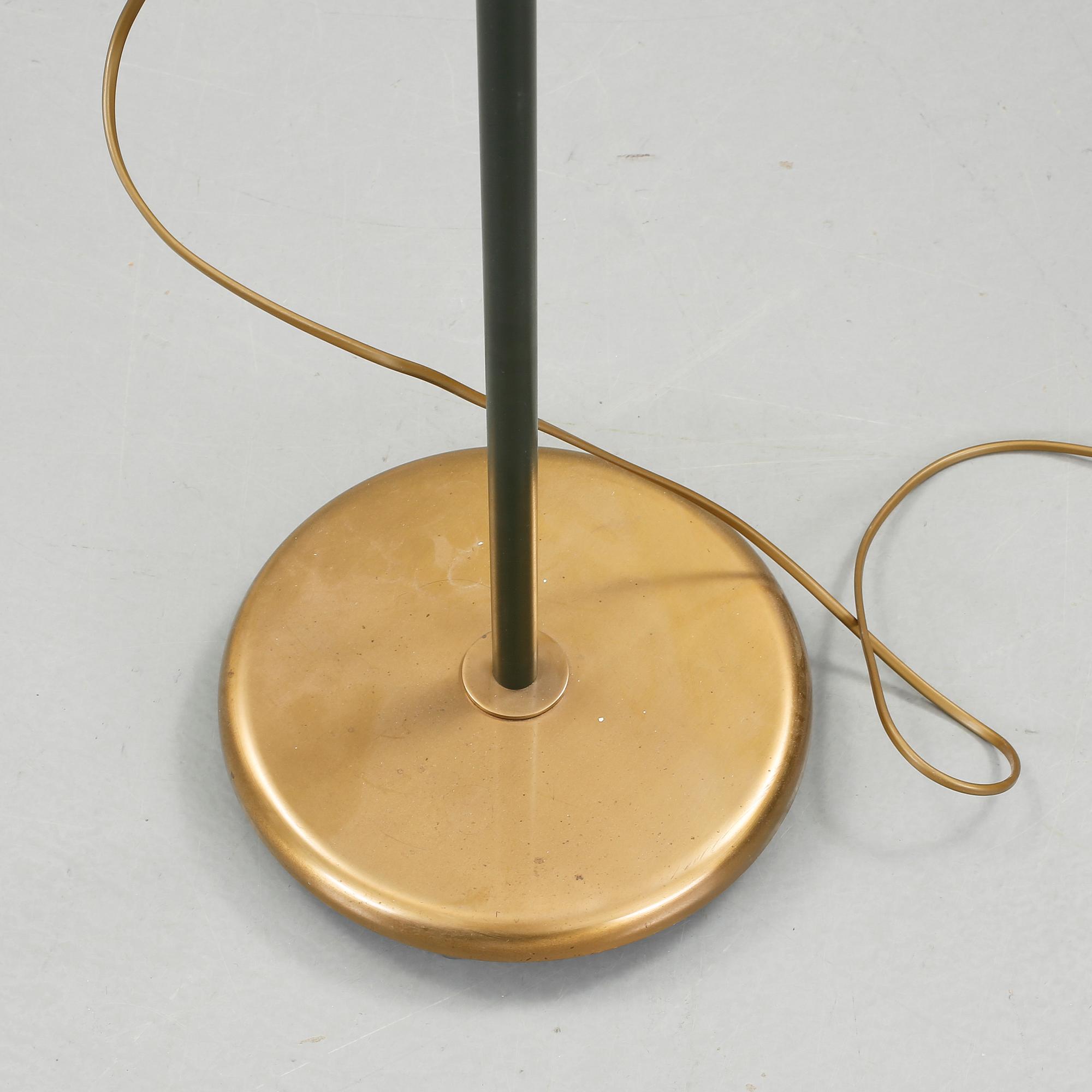 GOLVLAMPA, mässing, 1900-talets andra hälft.