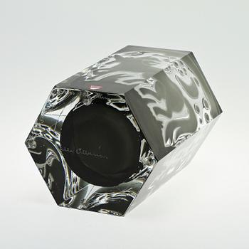 An Olle Alberius ariel 'Enhörning/The unicorn' glass vase, Orrefors Gallery 1988.