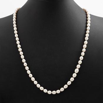 Collier och armband odlade pärlor med silverlås.
