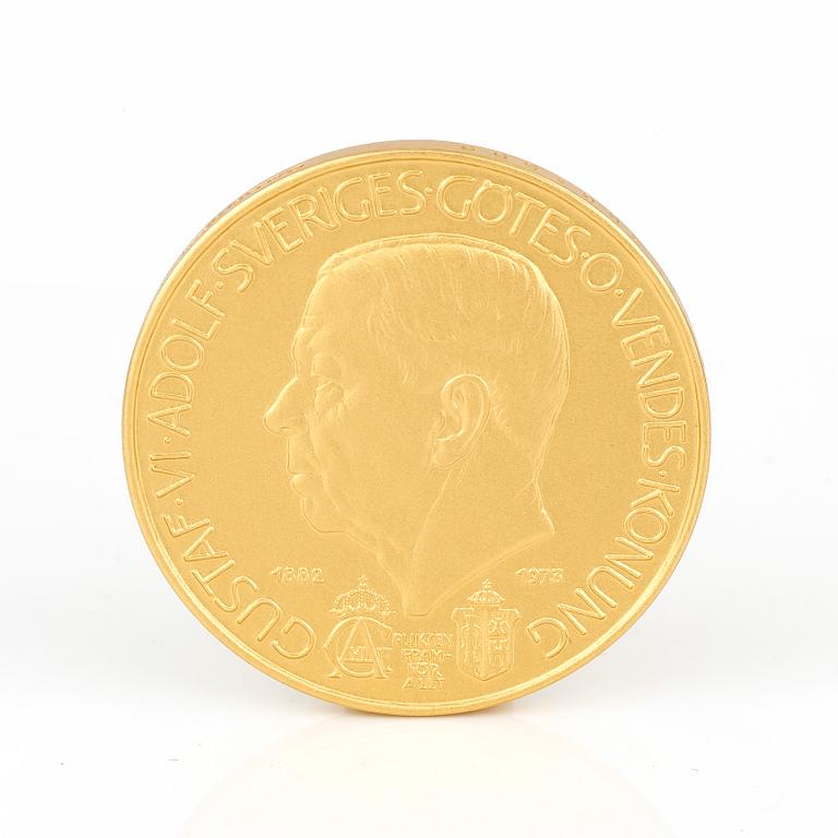 MEDALJ, "Tonskiftesmedaljen", 18 k guld Carl XVI Gustaf, enligt äkthetsintyg nr 388, 1973.