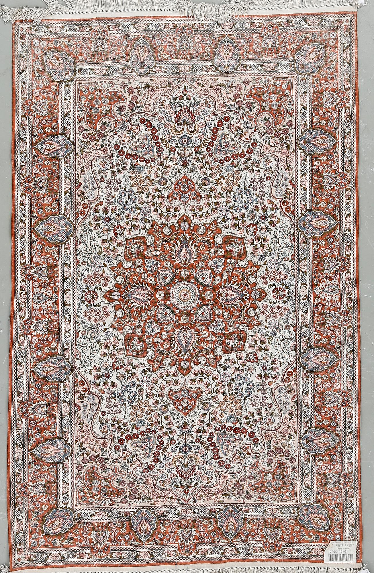 MATTA, Hereke, silke. Ca 150x95 cm.