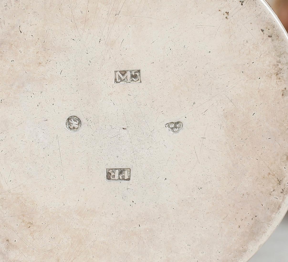 TUMLARE samt BÄGARE, silver, bland annat Peter Romare, Hälsingborg, 1866. Vikt ca 57g.