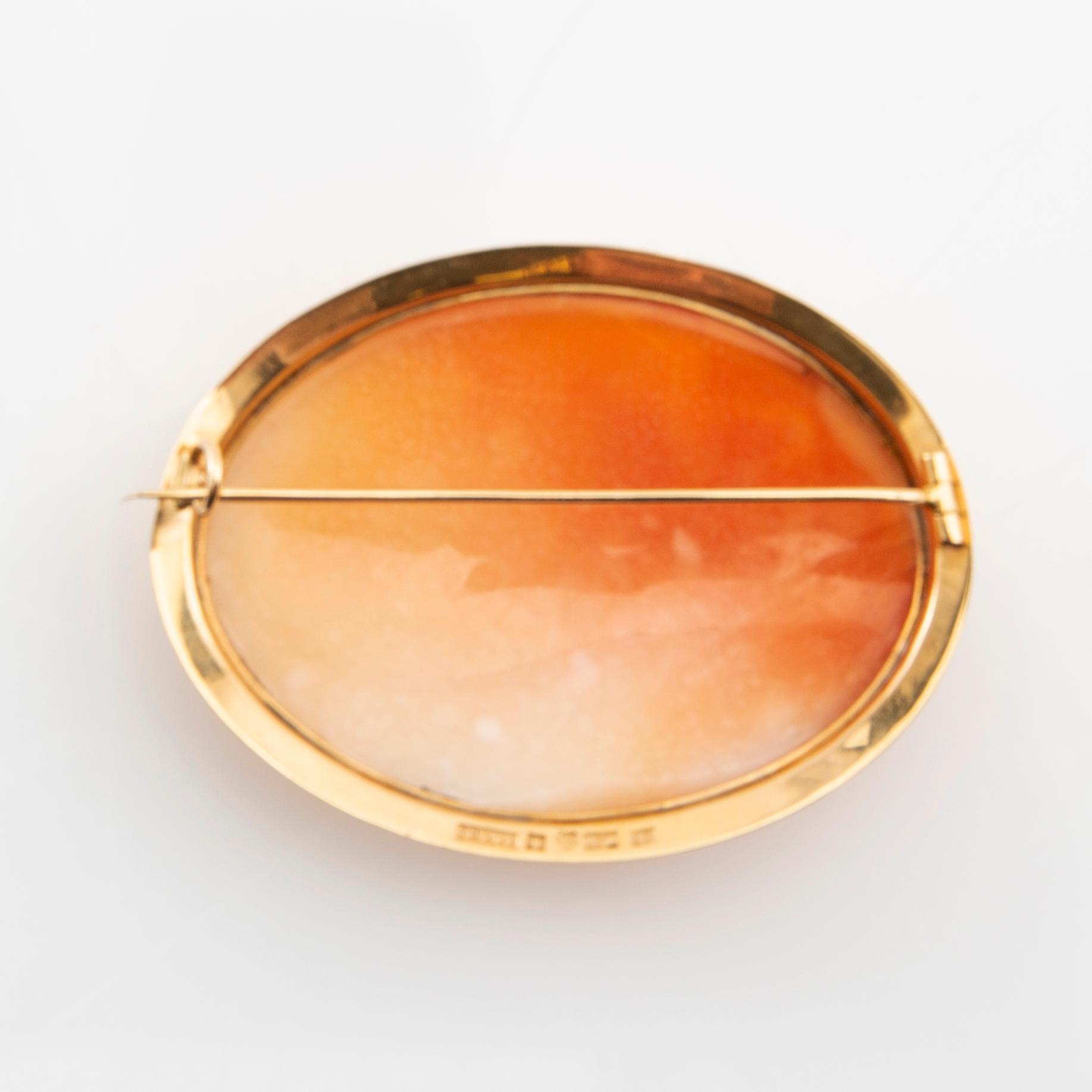 Brooch 18K gold with a carved shell cameo, Gustaf Dahlgren & Co Malmö 1940.
