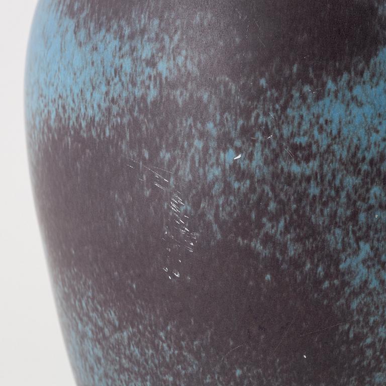 Gunnar Nylund, a model 'AKT' stoneware vase, Rörstrand, 1950's-60's.