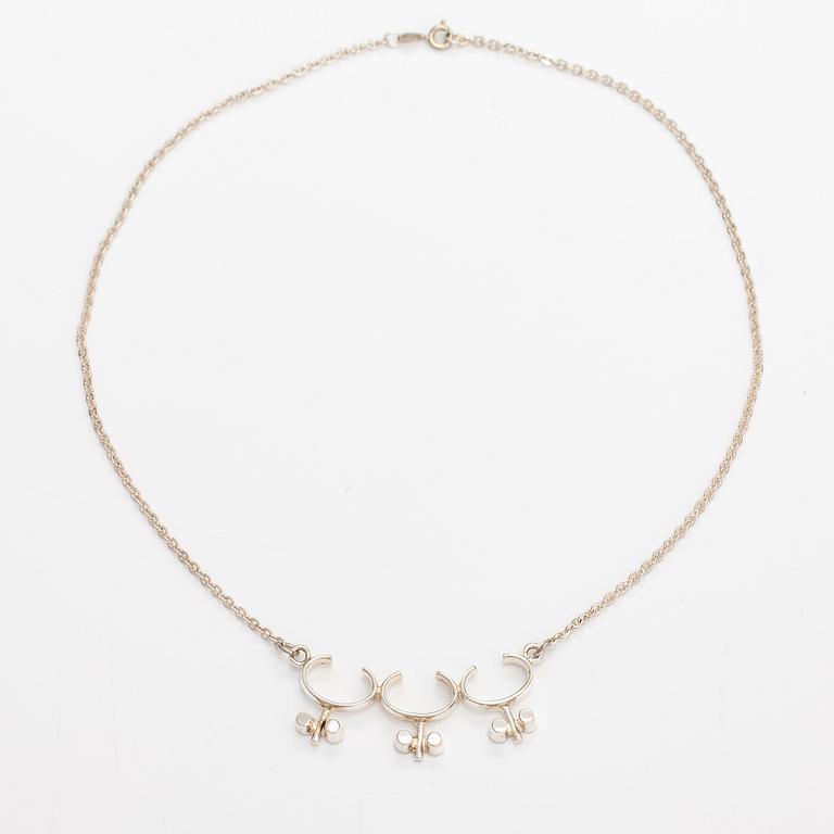 Jorma Laine, A silver necklace. Kultateollisuus, Turku 1967.