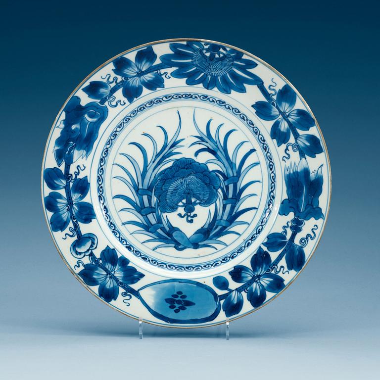 A set of six blue and white plates, Qing dynasty, Kangxi (1662-1722).