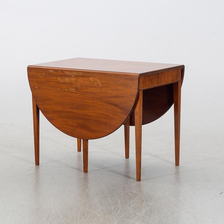 FRITS HENNINGSEN, a mahogany flap table mid 1900's.