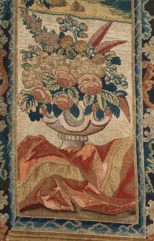 EMBROIDERY. Cross stitches and petit point. 267,5 x 162,5 cm. Probably England, around 1700.