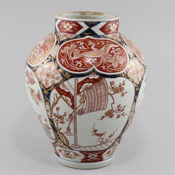 URNA, porslin, Japan, omkring sekelskiftet 1900.