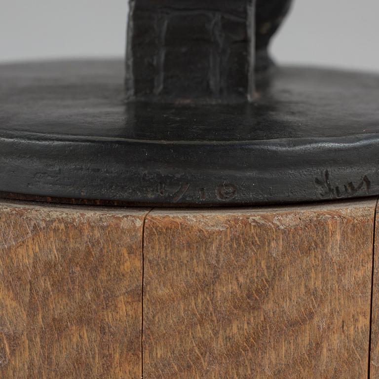 LISS ERIKSSON, skulptur. Signerad och numrerad 1/10. Gjutarstämplar Herman Bergman Fud.