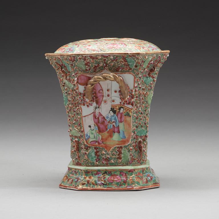 A famille rose Canton tulip vase with cover, Qing dynasty, 19th Century.