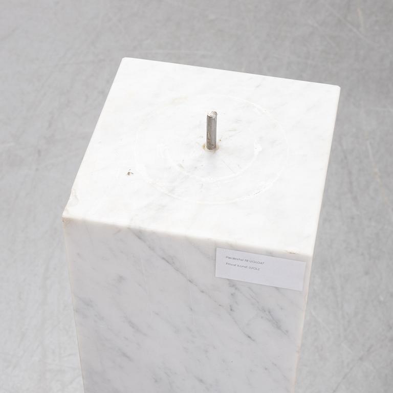 Jens-Flemming Sørensen, skulptur, blankpolerad brons, signerad Jens Flemming och daterad 1974.