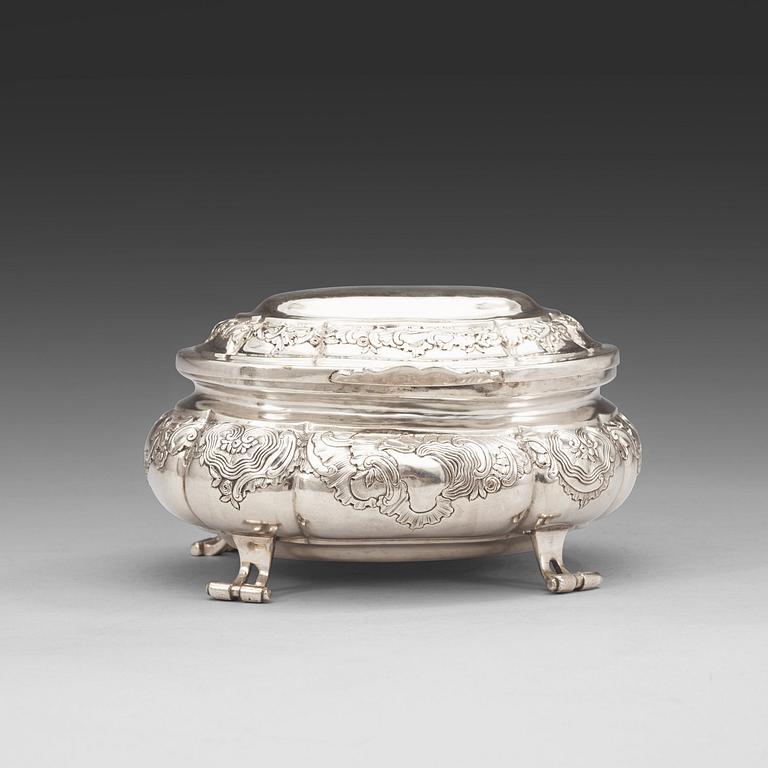 A Russian mid 18th century silver sugar-box, marks of Jakow Semenow Maslennikow, Moscow 1757.