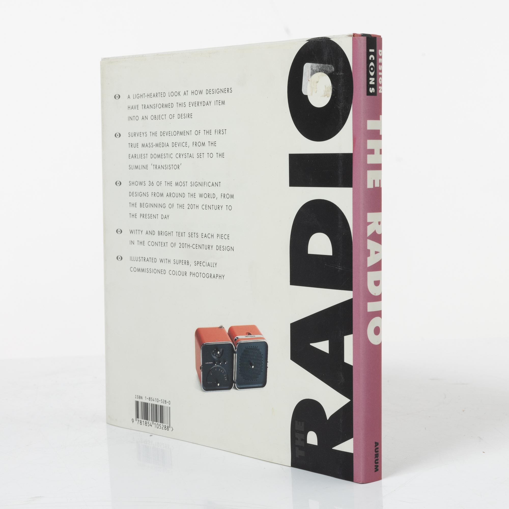 A Fada Streamliner "Bullet" radio model 1000, ca 1945.