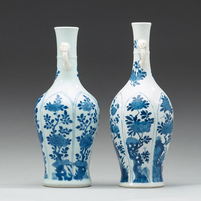Two blue and white vases, Qing dynasty, Kangxi (1662-1722).