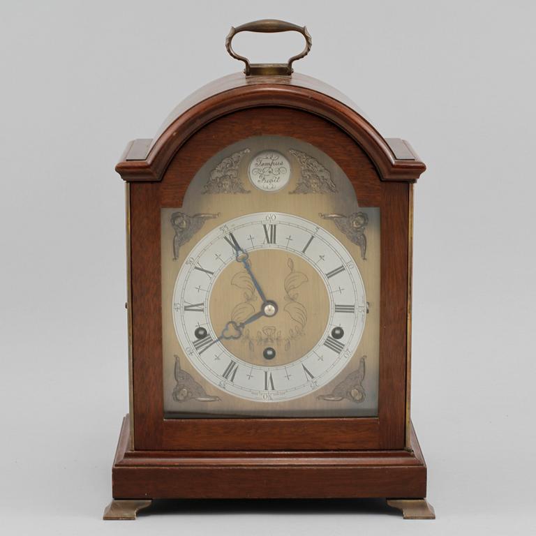 BORDSUR, Elliott, London, England, omkring 1900-talets mitt.