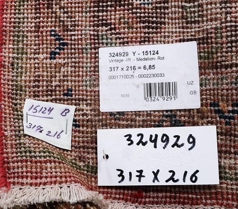 Matta, Persisk, Vintage design, ca. 317 x 216 cm.