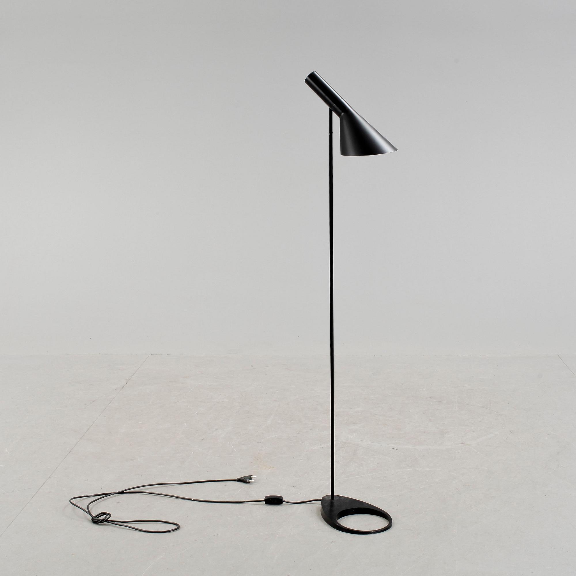GOLVLAMPA, "AJ", Arne Jacobsen för Louis Poulsen.