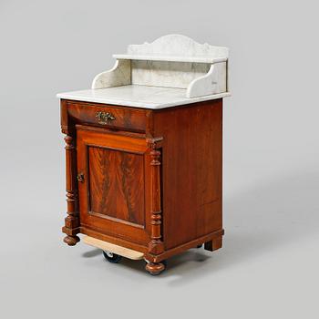 KOMMOD, nyrenässans, 1800-talets slut.