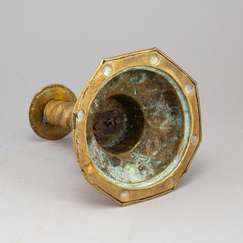 A brass candlestick, 17th/18th century.