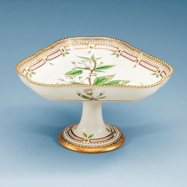 A Royal Copenhagen 'Flora Danica' cake stand, Denmark, 20th Century.