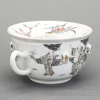 TEKANNA, Kina, porslin, 1800-tal.