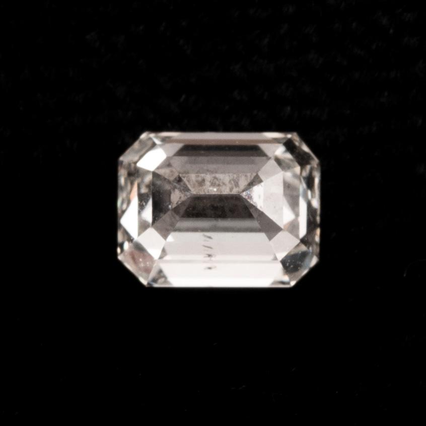 Emerald cut diamond, 0,51 ct, with GIA dossier.