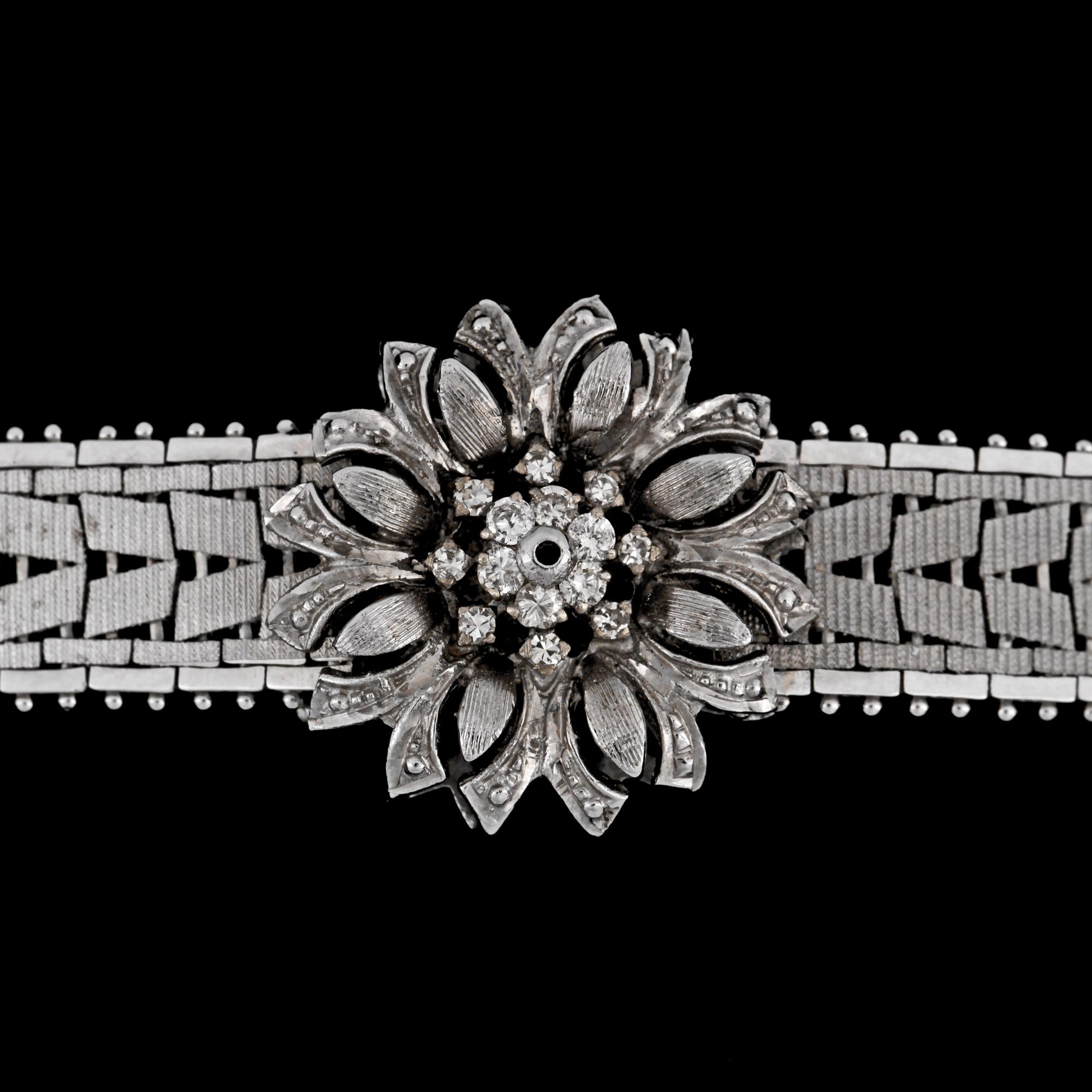 ARMBAND, 18k vitguld och briljantslipade diamanter tot ca0,30ct, enligt gravyr. Vikt 32,8g.