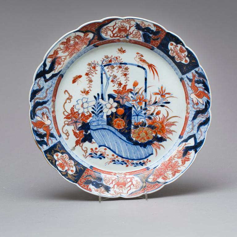 A Japanese Imari porcelain dish, around 1900.