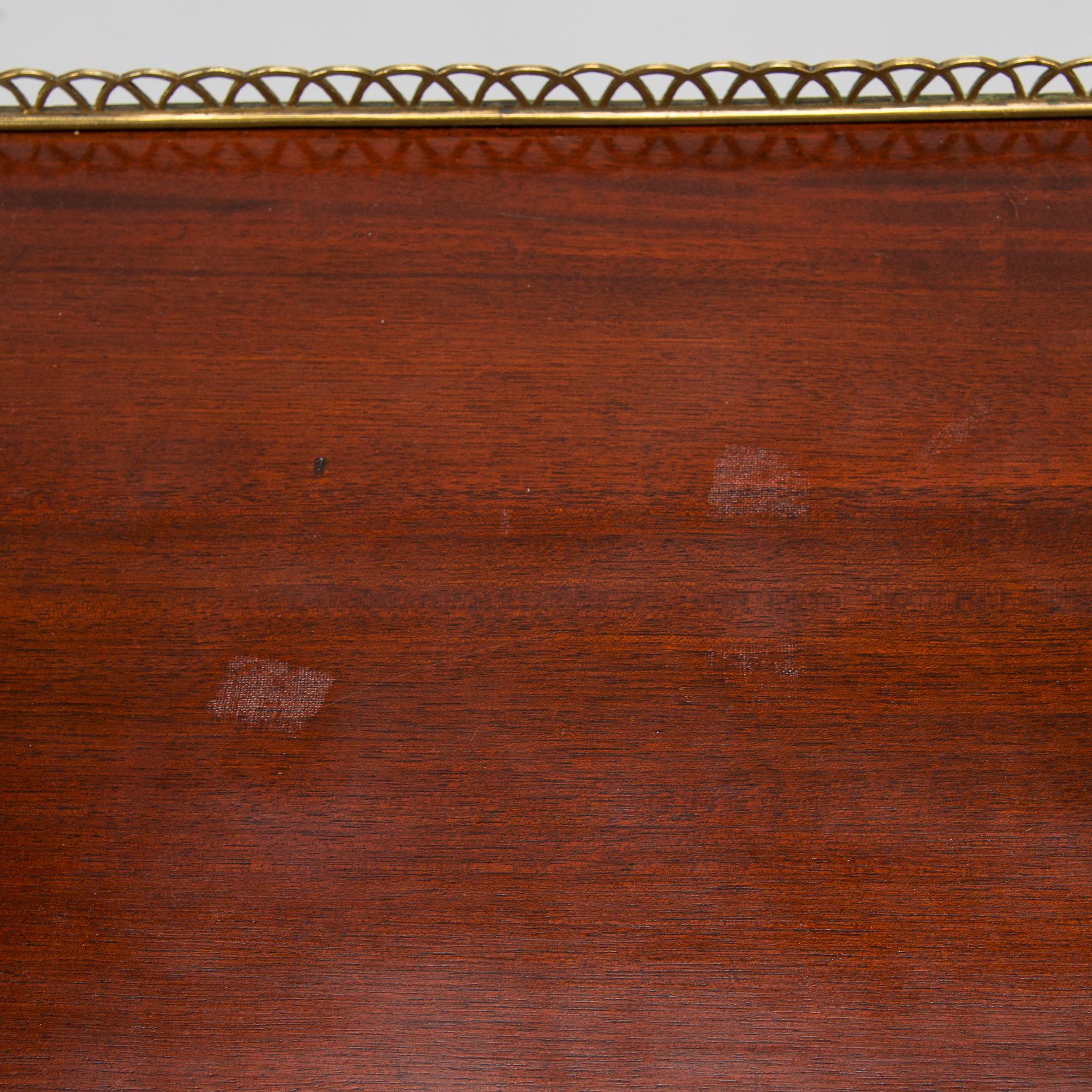 Sidobord, sengustavianskt, kring 1810, ristad signering AAS, oidentifierad.