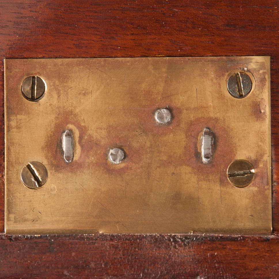 SKRIVBYRÅ MED ÖVERSKÅP / BUREAU CABINET, engelsk stil, sekelskiftet 1800/1900.