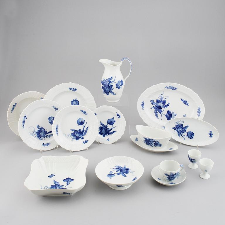 SERVIS,  Royal Copenhagen, Blå Blomst, ca 80 delar, Danmark.