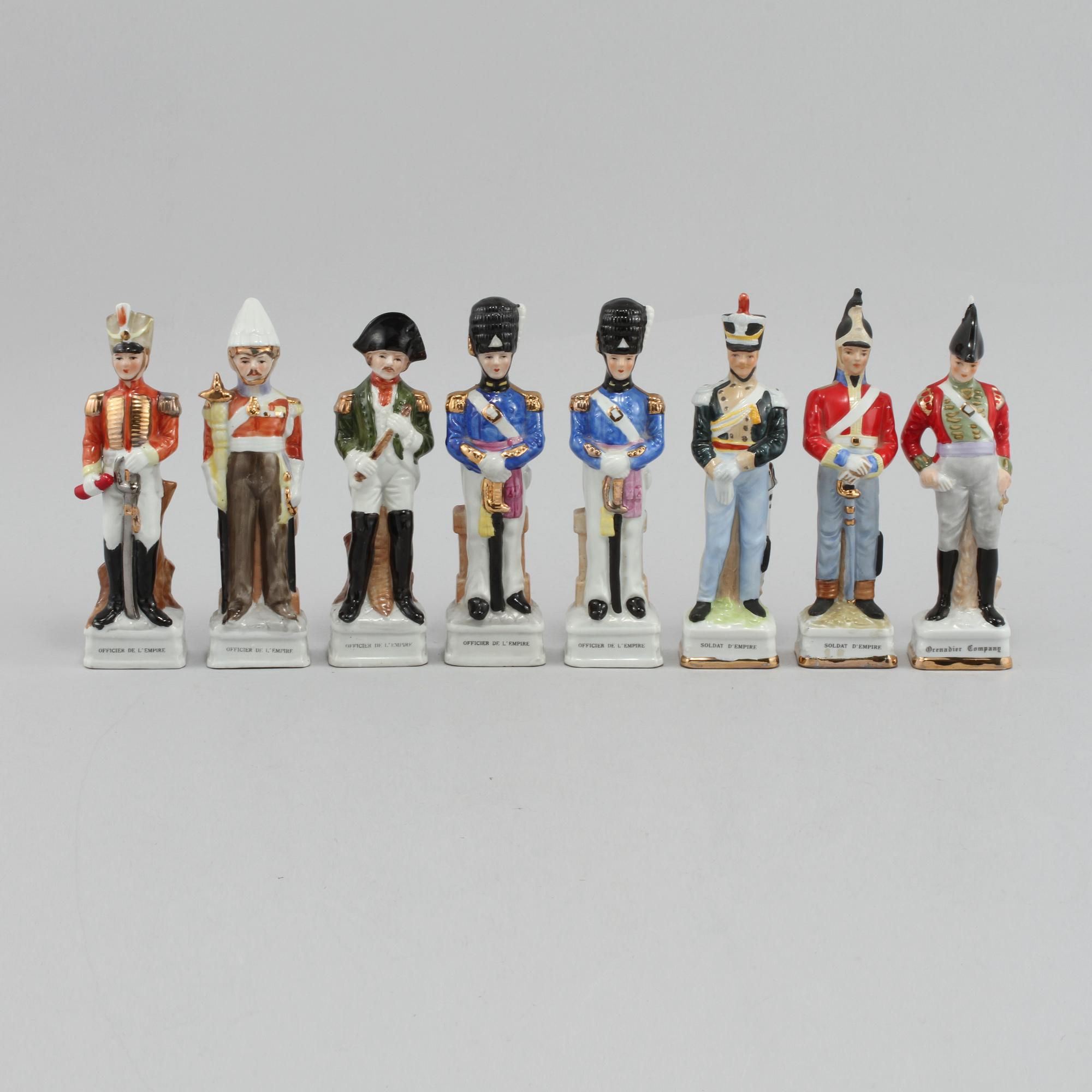 FIGURINER, 8 st, porslin, 1900-talets andra hälft.