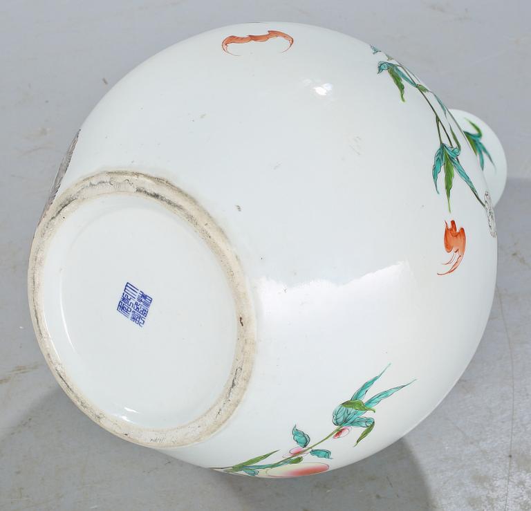 VAS, porslin, Kina, 1900-talets slut.