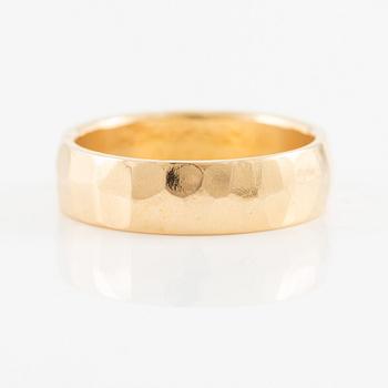 Jan-Christer Lundqvist, ring, 18K gold with hammered decoration, Skövde.