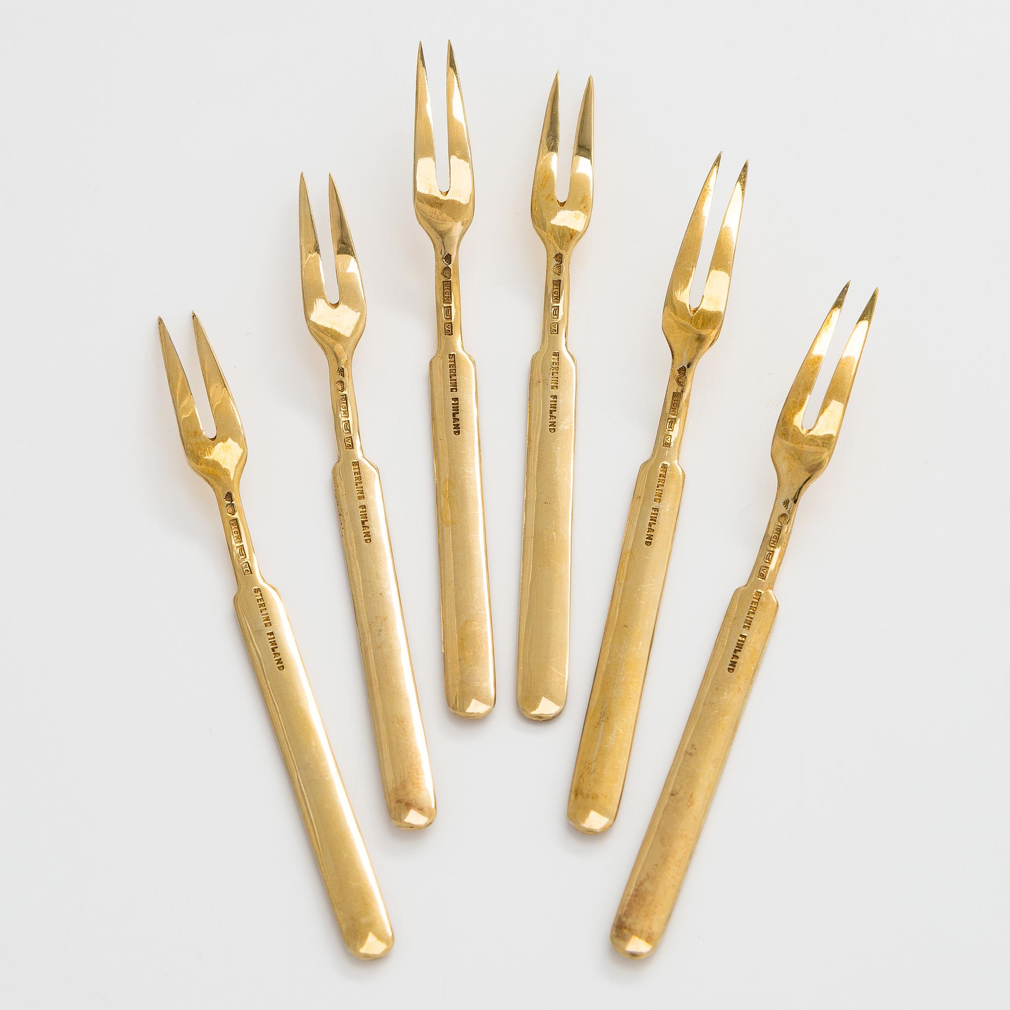 Tillander, tarjoiluhaarukoita, 6 kpl, emalia ja kullattu hopeaa (916), Helsinki 1950.