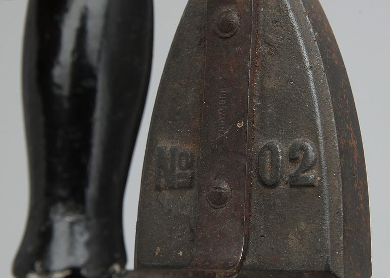 LEKSAKSPIS med tillbehör, 8 delar, plåt, järn samt koppar, 1800/1900-tal.