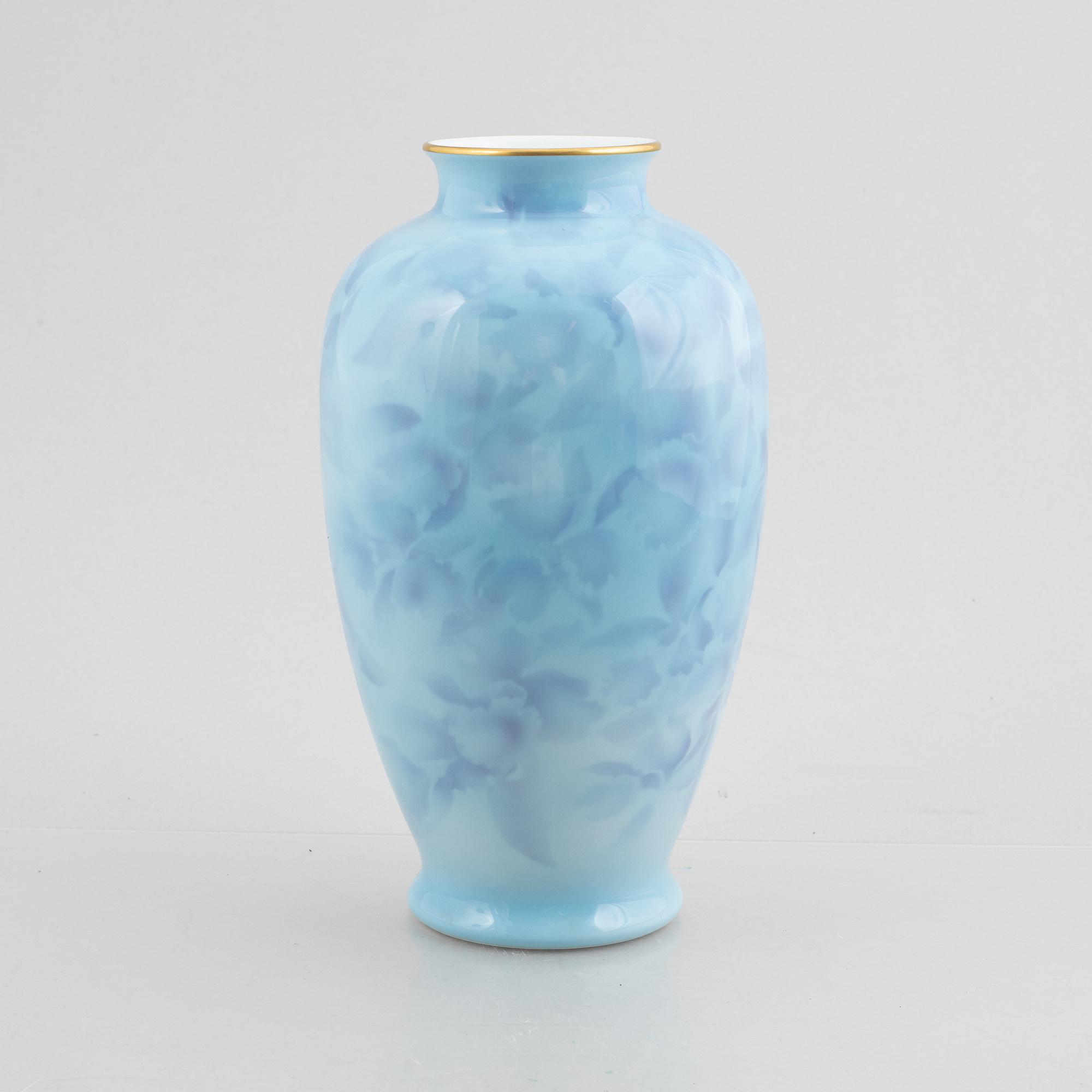 A porcelain vase, Fukagawa Porcelain Manufacturing Company, Japan, second half of the 20th century.